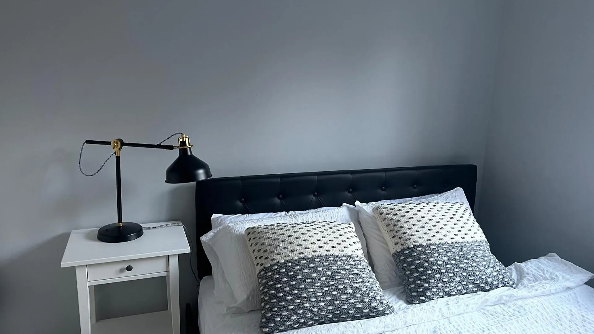 Luxurious 2 Bed 2 Bath Apt With Parking In Blackheath, London Apartment