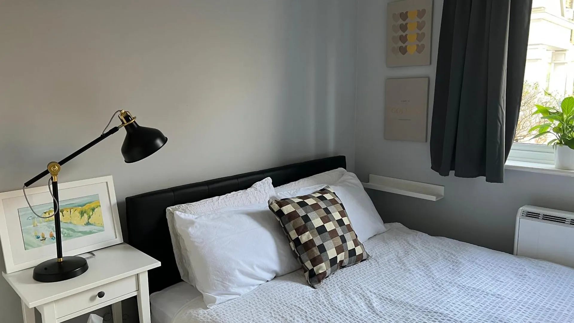 Luxurious 2 Bed 2 Bath Apt With Parking In Blackheath, London United Kingdom