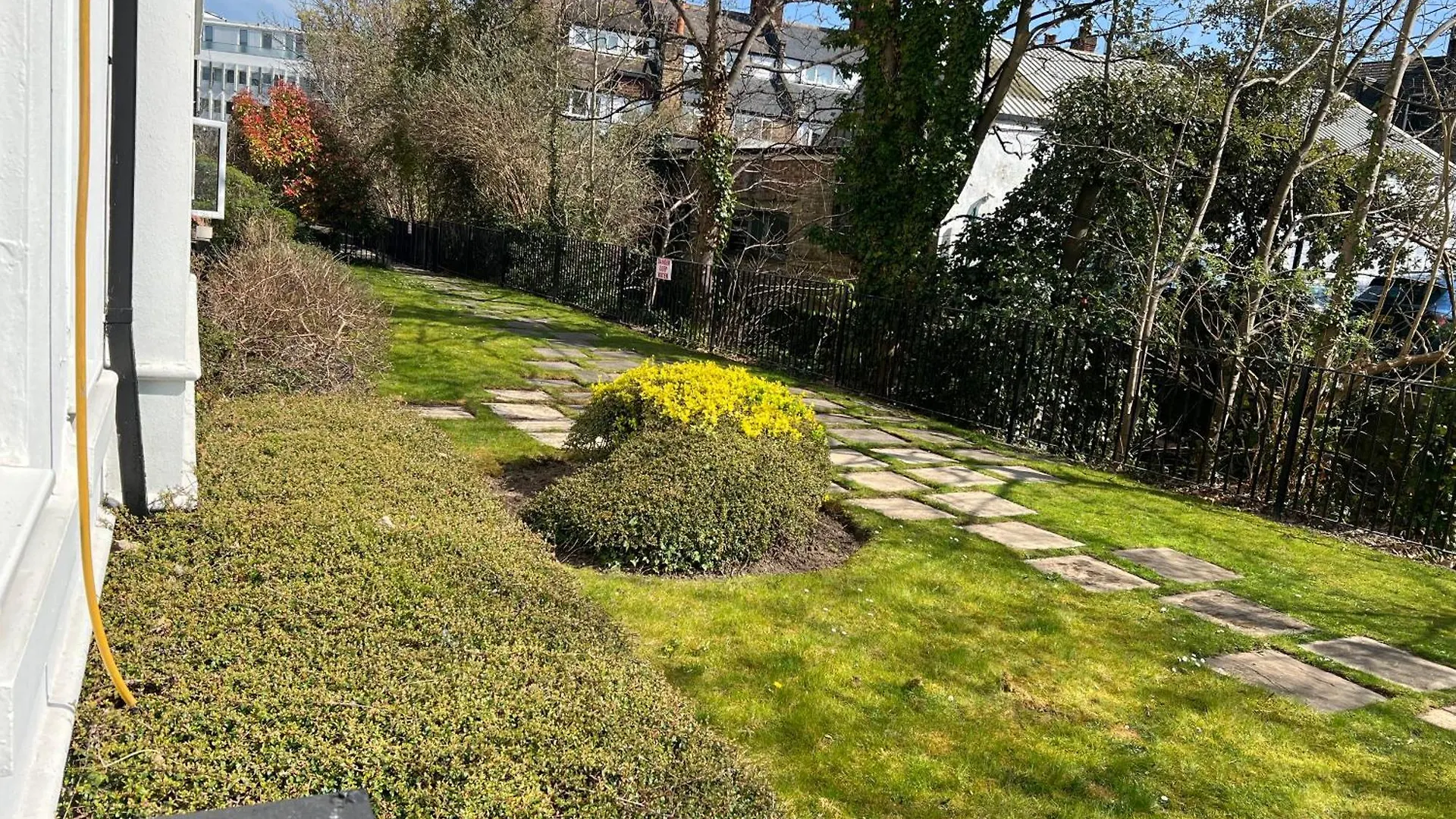 Luxurious 2 Bed 2 Bath Apt With Parking In Blackheath, London 0*,  United Kingdom