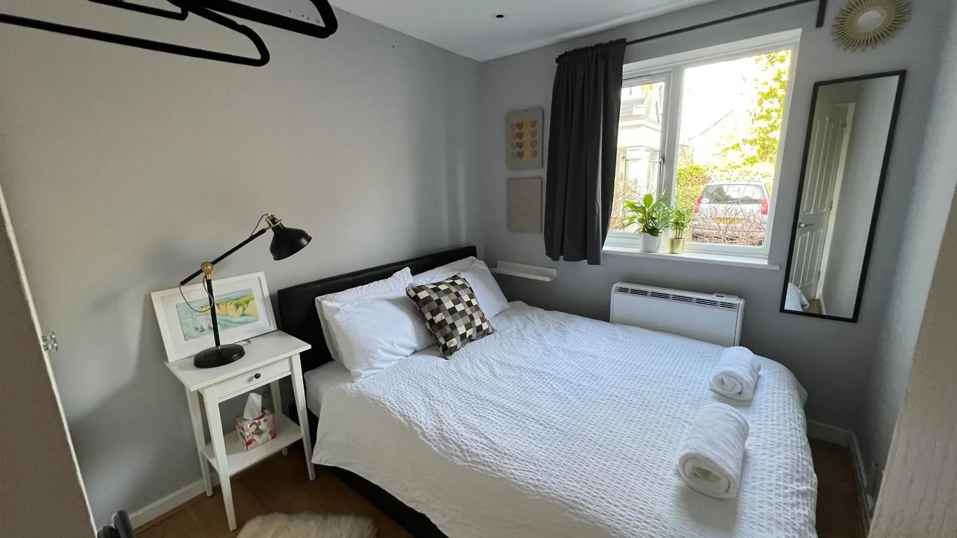Apartment Luxurious 2 Bed 2 Bath Apt With Parking In Blackheath, London United Kingdom